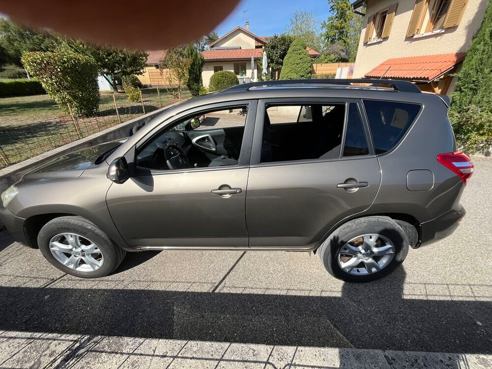 RAV 4 RAV4 150 D-4D 4WD Life 2009 occasion 01150 Lagnieu