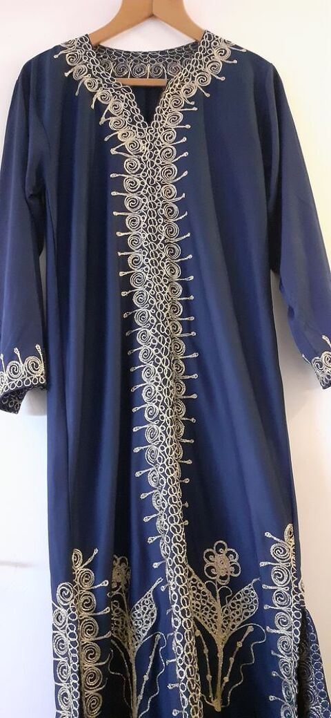 Robe orientale  neuve  taille  M / L 25 Viry-Chtillon (91)