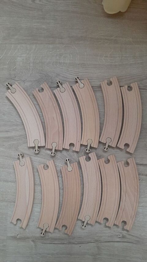 Train bois  marque : Ik�a 8 Nort-sur-Erdre (44)