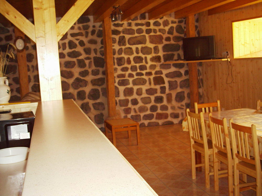   gite chalet de10 pers au sud de l'auvergne ,sud de la haute  Vacances  / Offres de location 