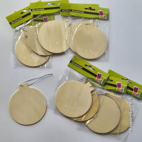 18 boules de noël en bois, plates à suspendre 10.5  cm et à 12 Saumur (49)