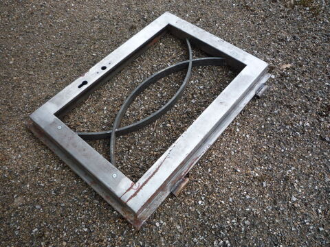 Fen�tre/hublot m�tallique 145 Castres (81)