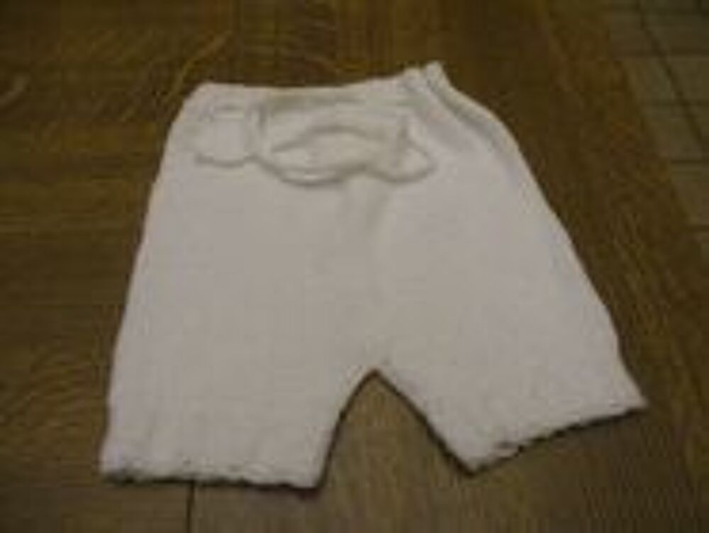 Ensemble brassi&egrave;re et petit pantalon attache a la taille ave Vêtements enfants