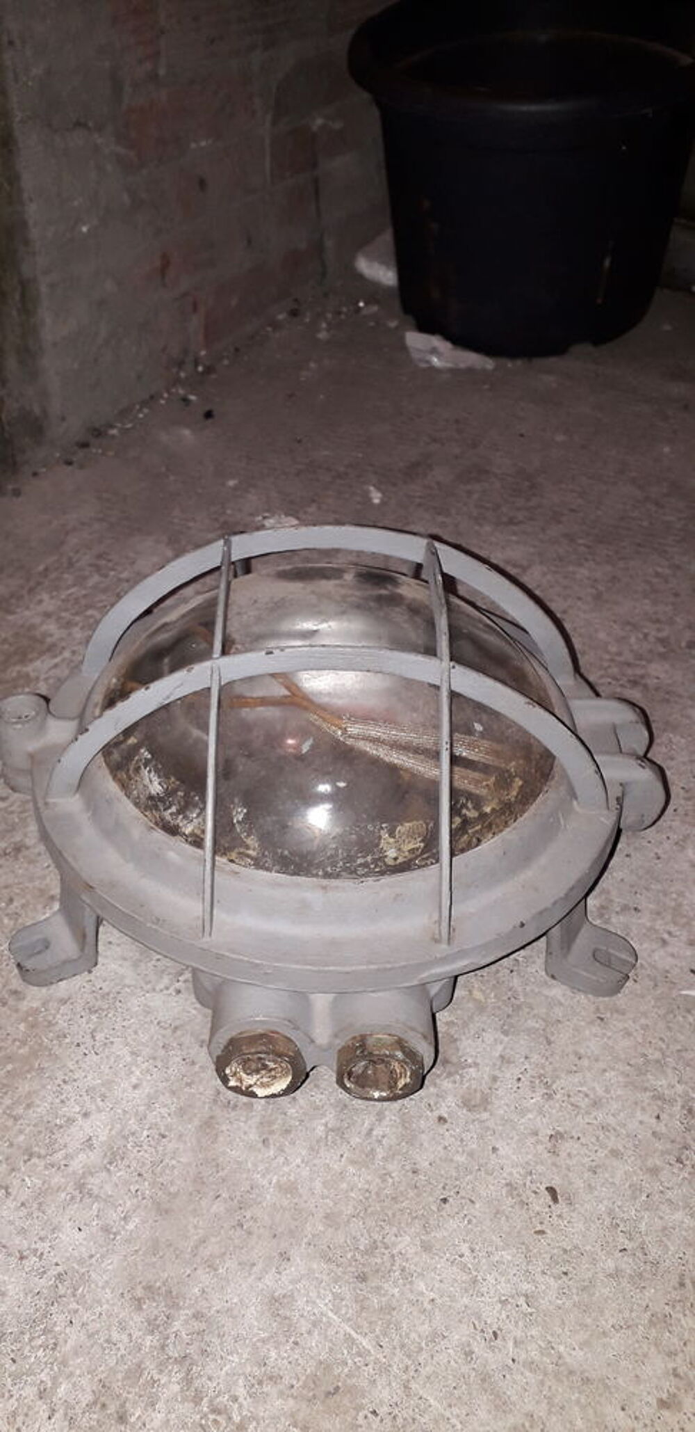 Grande lampe hublot d'usine en fonte lourde Décoration