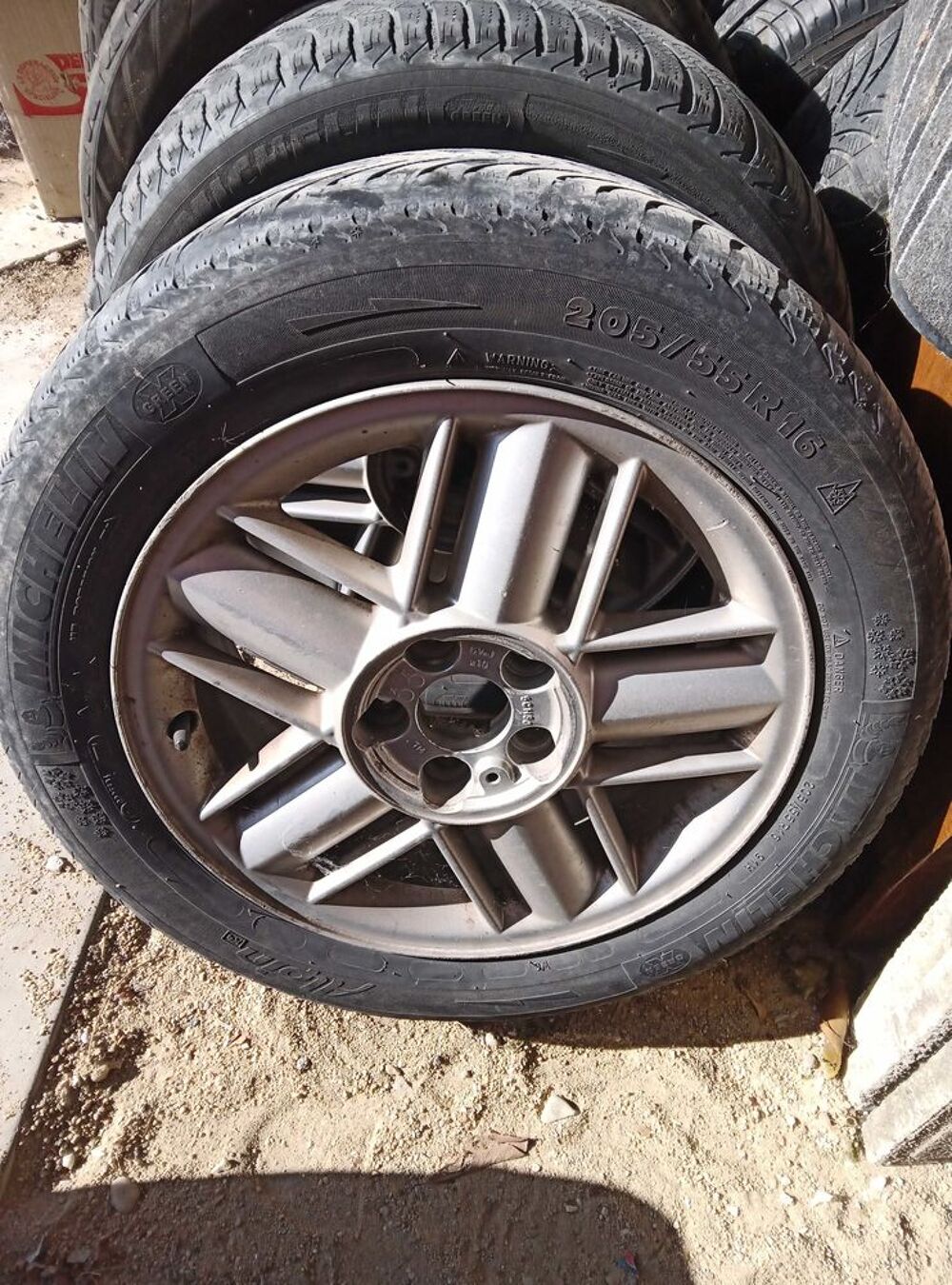 Pneu voiture - roue  occasion 45490 Corbeilles