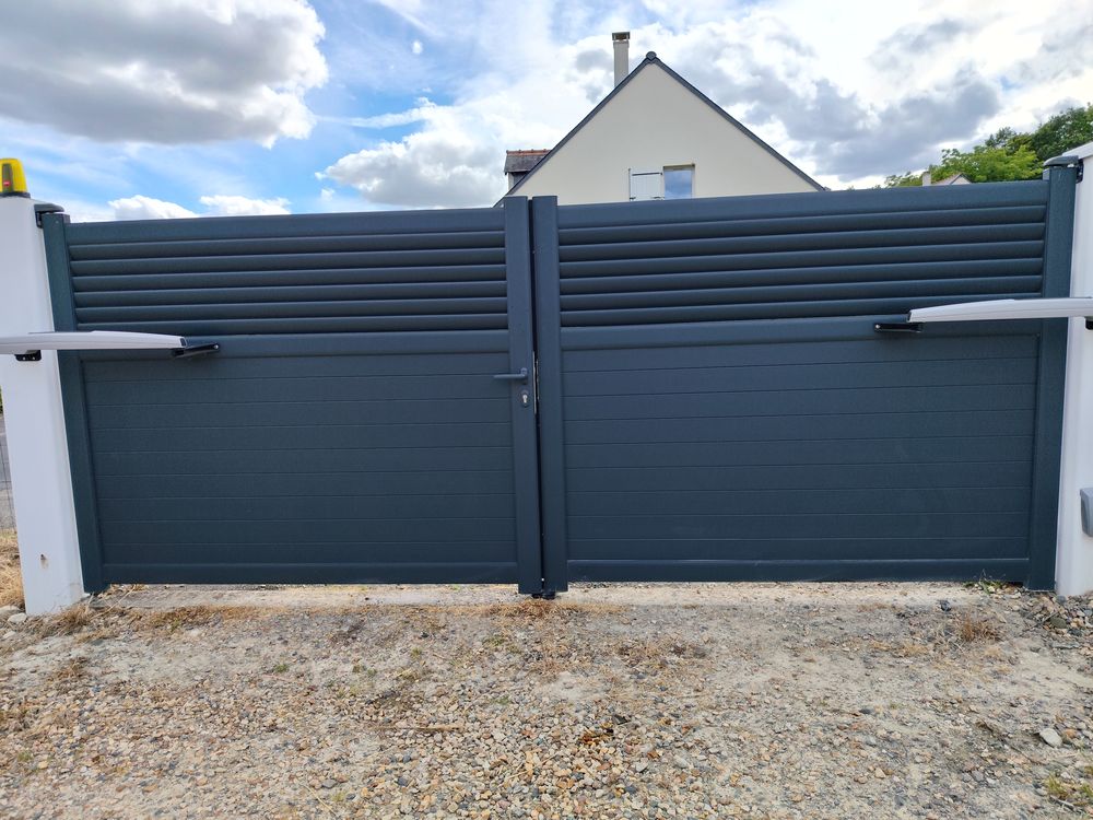 Portail Alu battant motoris&eacute; 4m Jardin