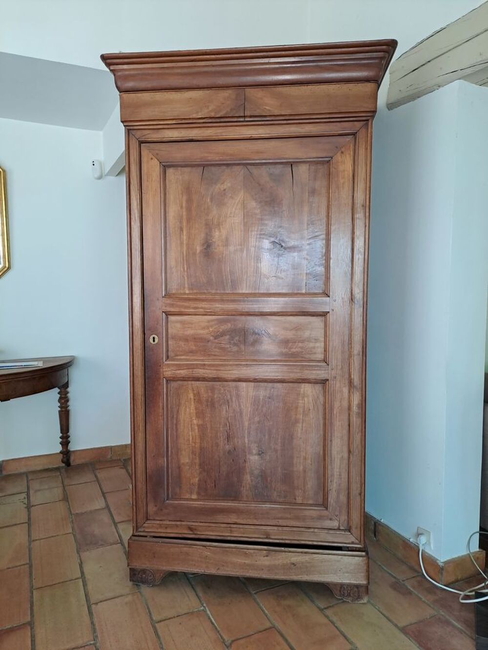  Bonneti&egrave;re ancienne en noyer avec &eacute;tag&egrave;res Meubles