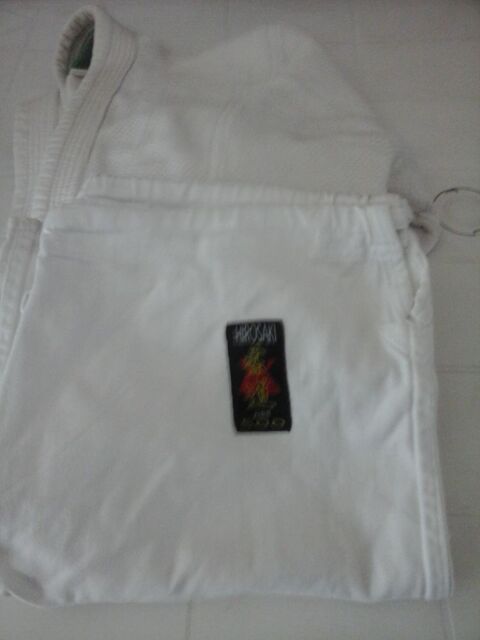 kimono d�cathlon 8 ans
10 Mordelles (35)