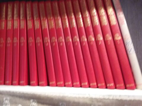 livres tout l,univer collections complte 40 Tailhac (43)