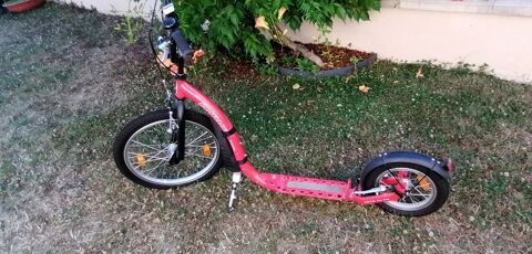Patinette kickbike freeride rouge tr�s peu servie 150 Villecresnes (94)