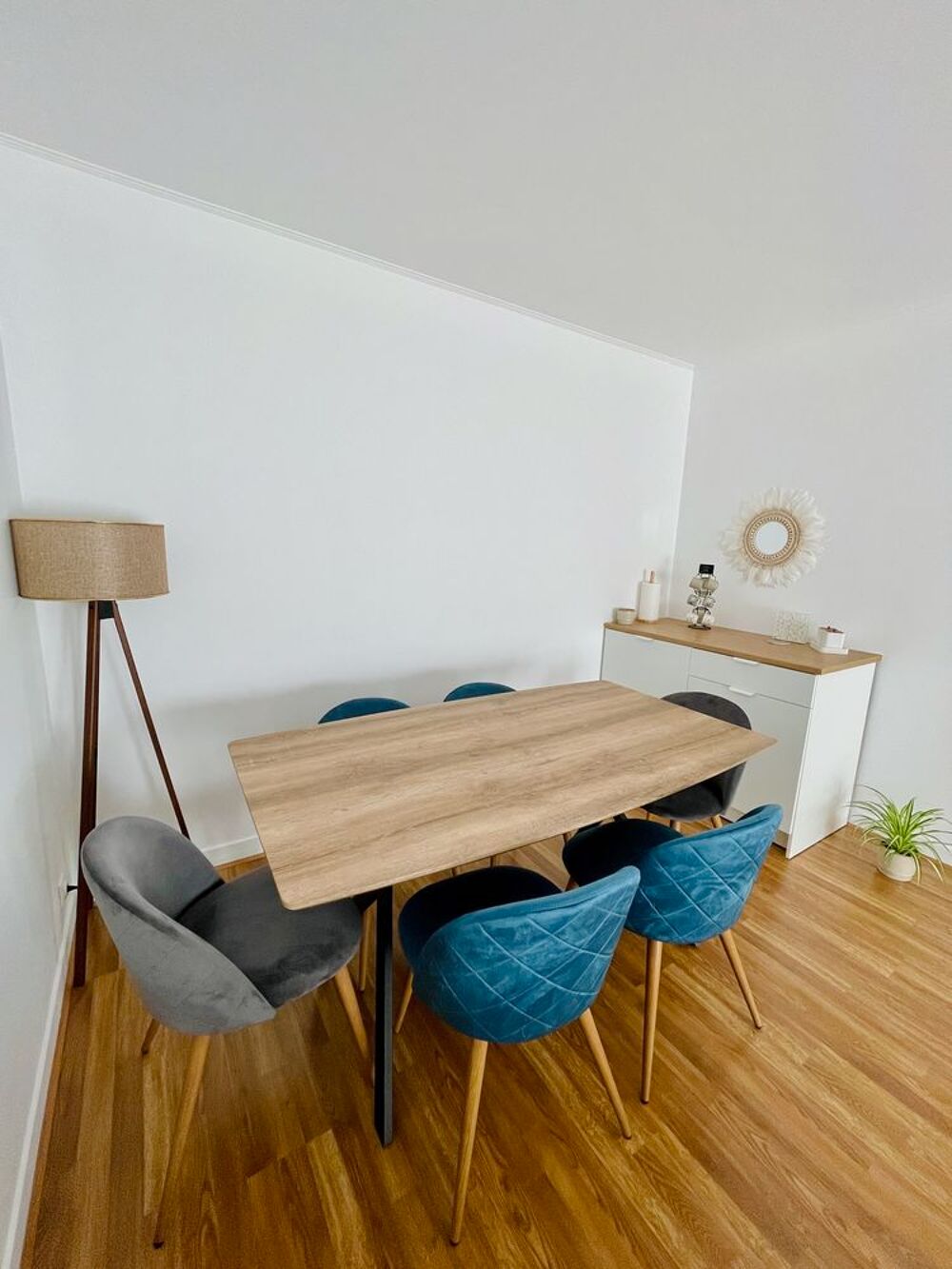 Ensemble table &agrave; manger et 6 chaises Meubles