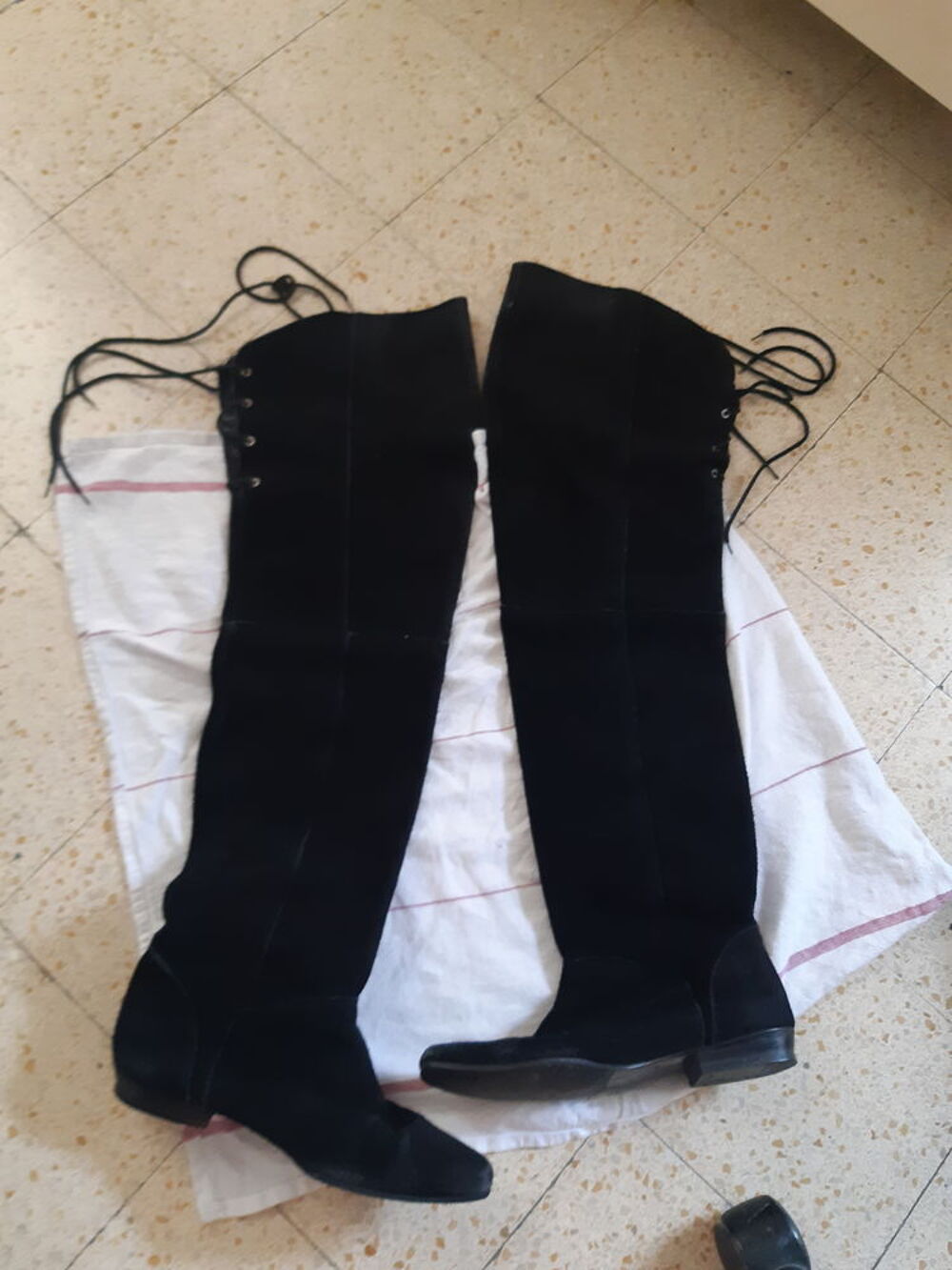  cuissardes noire la&ccedil;ages, en nubuck daim T 37
Chaussures