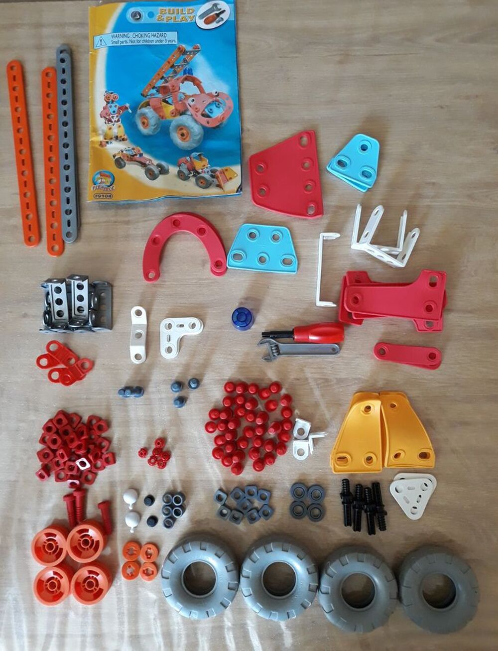 Meccano Build and Play . Num&eacute;ro 9104 . Jeux / jouets