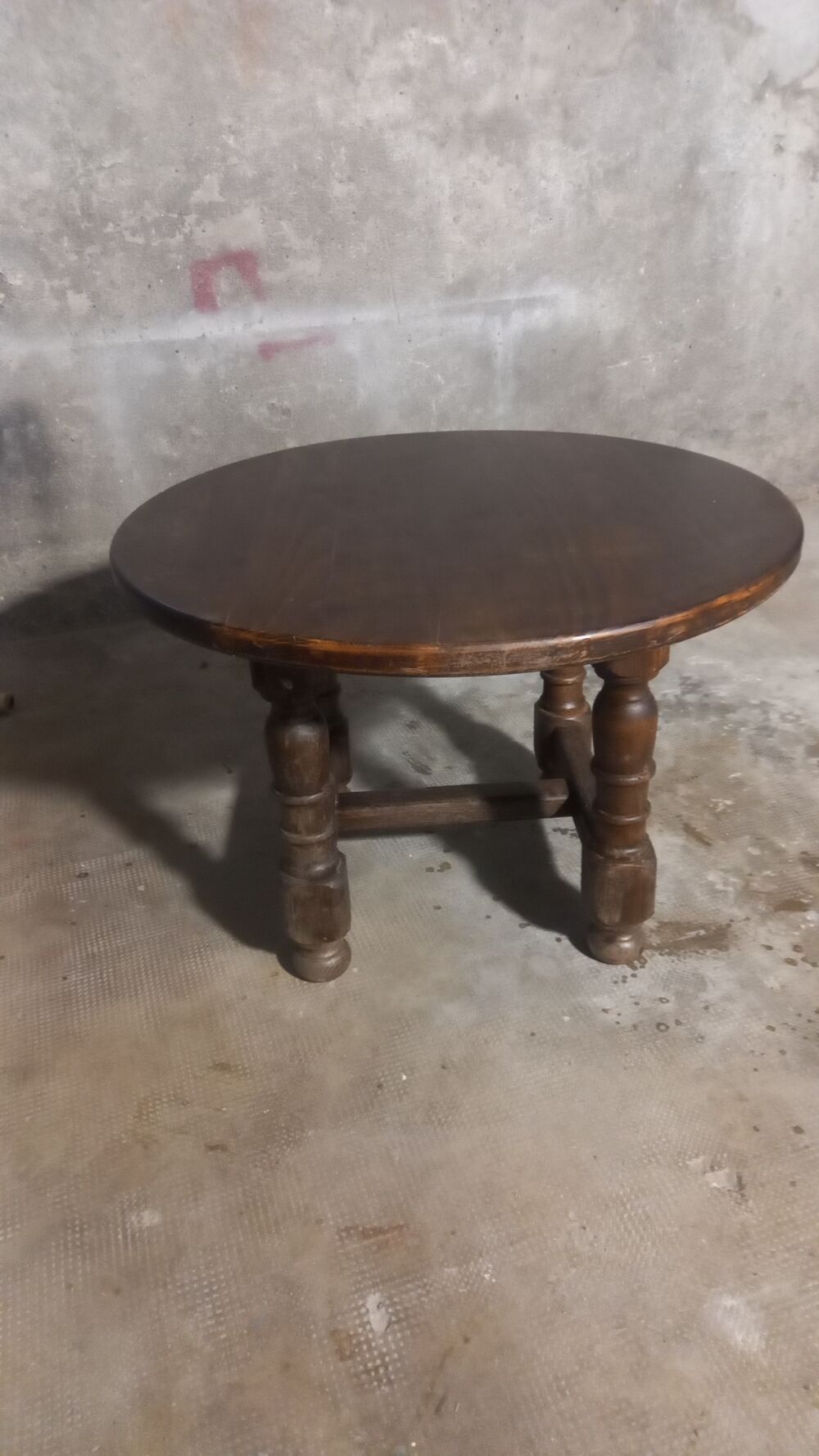 Table basse tr&eacute;s solide H47 diam 70cm Meubles
