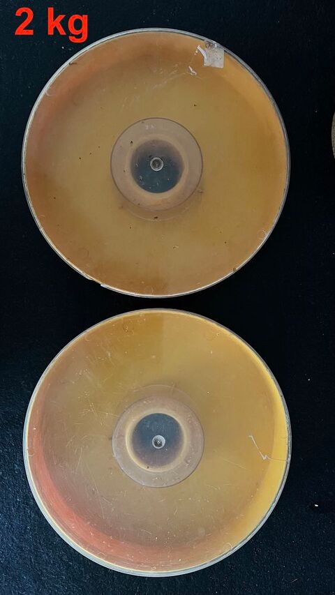 2 Nourrisseurs ronds en plastique 1 kg
2 Nourrisseurs ronds 10 83400 Hy�res