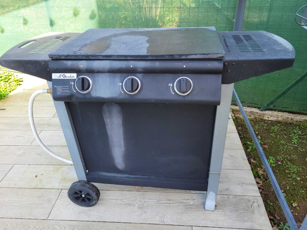 BARBECUE GRILL GARDEN. Jardin