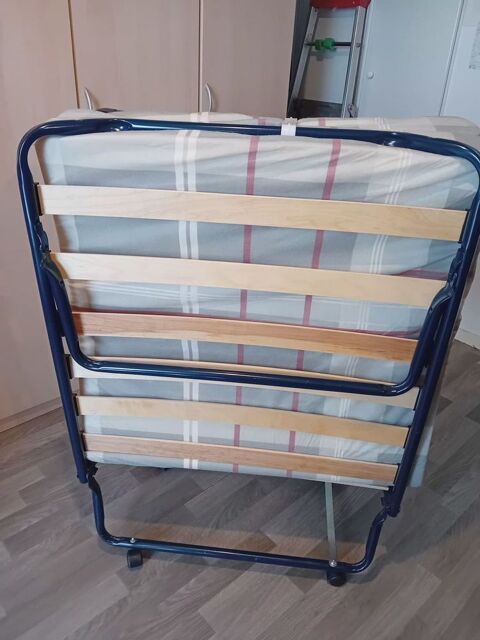 Lits (2) pliables � Roulettes 30 Saint-Malo (35)