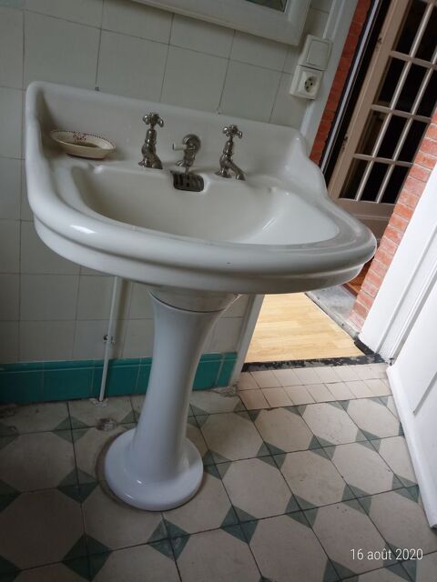 Vasque sur colonne ancienne 0 Rabat-les-Trois-Seigneurs (09)