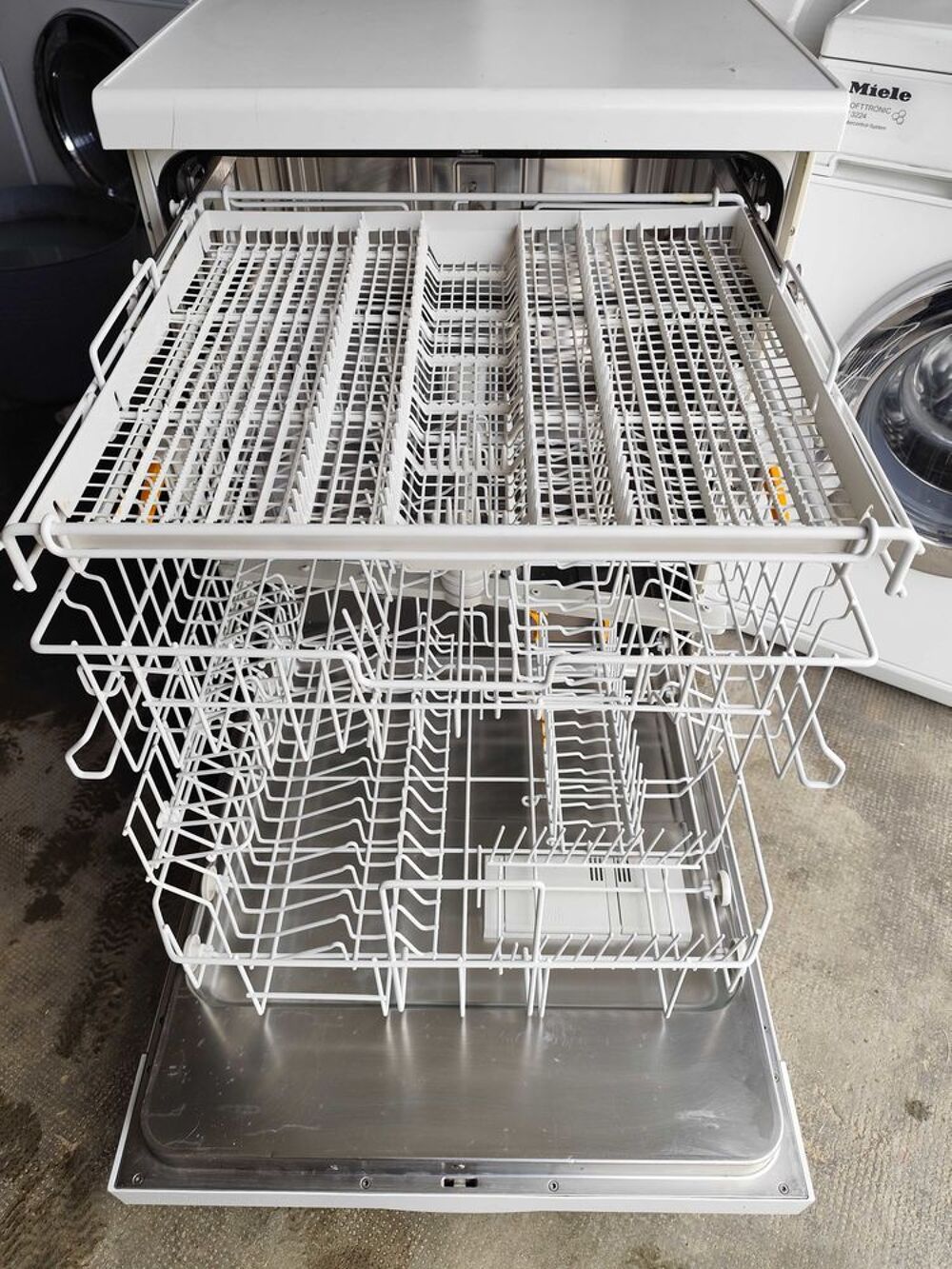 Lave vaisselle MIELE A+++ ECO affichage num&eacute;rique 14 couverts 3 niveaux sous garantie 1 mois Electroménager