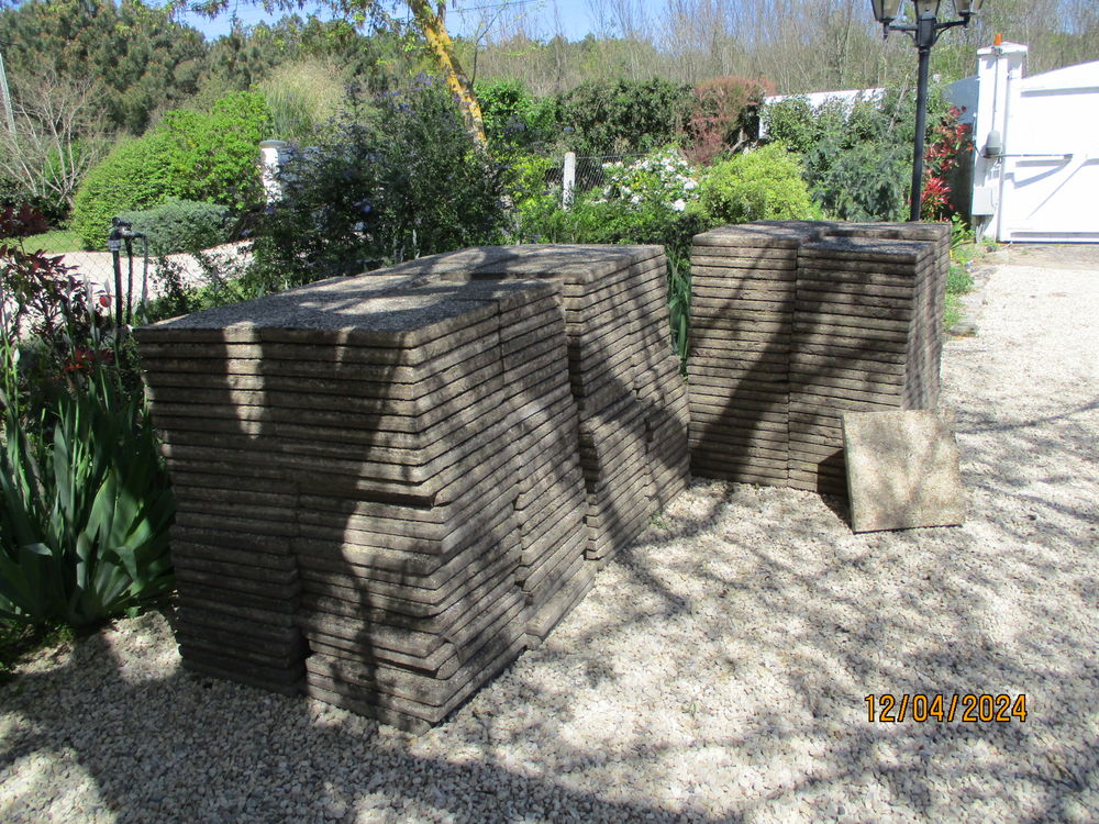 300 dalles b&eacute;ton pour terrasse Jardin