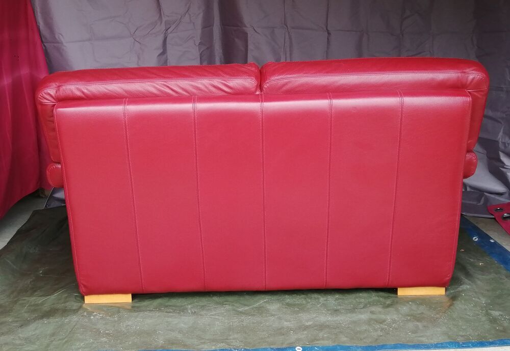 CANAP&Eacute; ROUGE CUIR DE BUFFLE KENYA. FIXE 3 PLACES Meubles