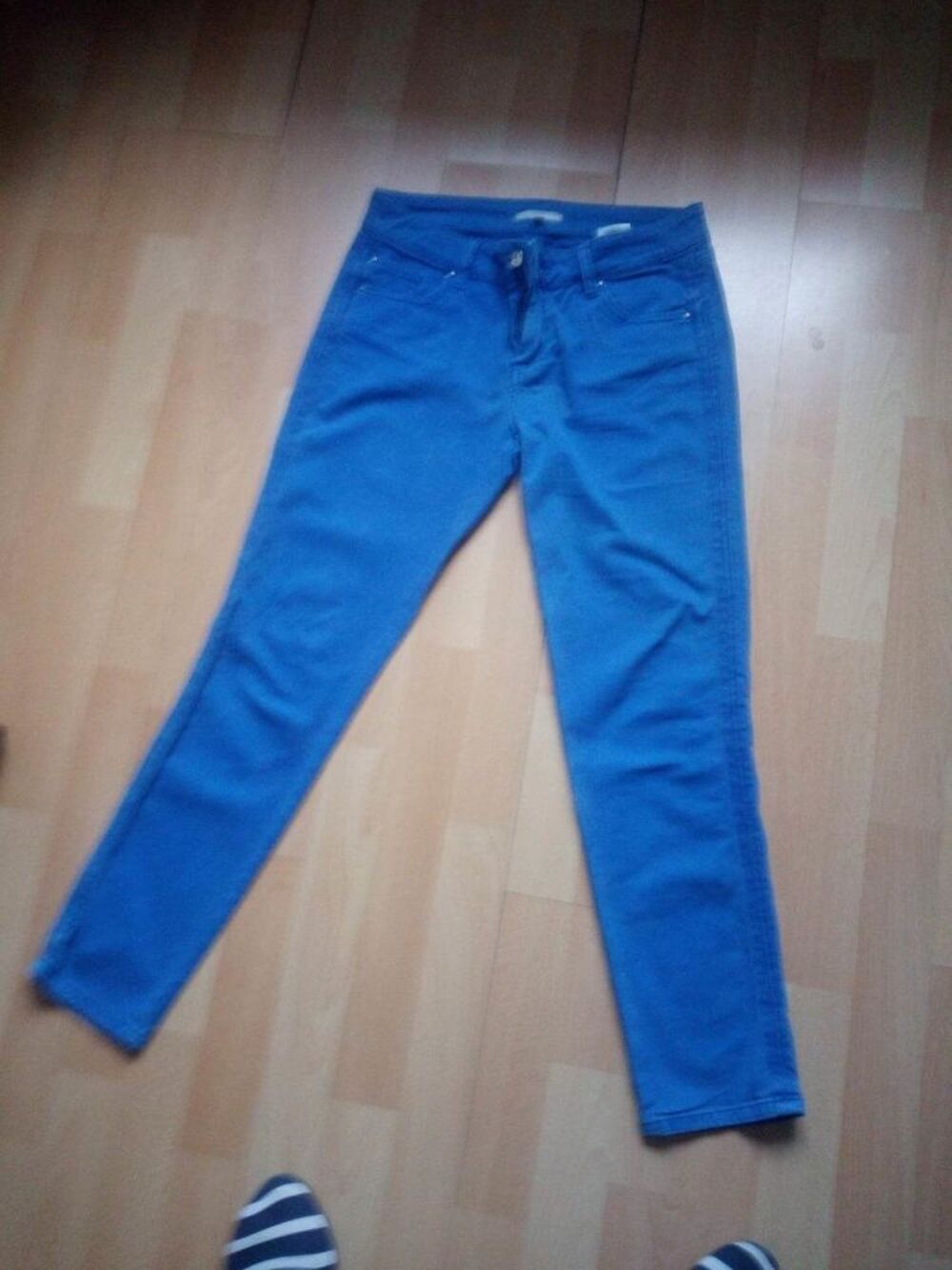 jean bleu pas trop fonc&eacute;, taille 38, bon &eacute;tat Vêtements