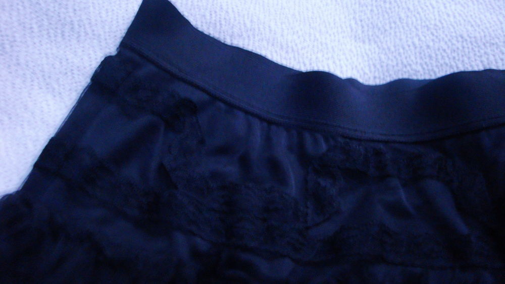 Jupe noire en dentelle et tulle marque SINEQUANONE Vêtements