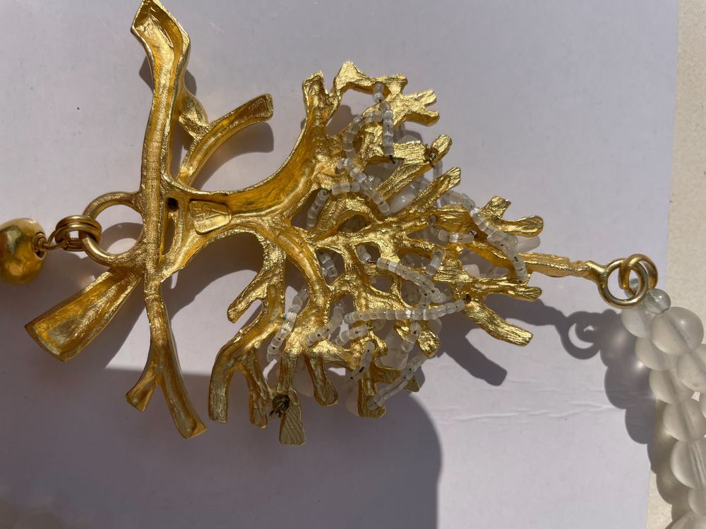 Collier Arbre dor&eacute; + enfilage perles rocailles passementerie Bijoux et montres