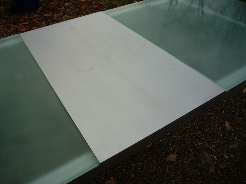 Table moderniste dessus verre (G)
Meubles