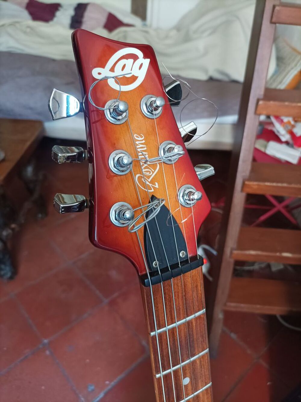 guitare LAG Roxanne originale. Instruments de musique