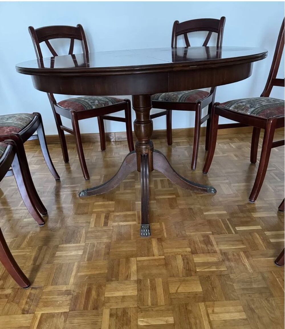 Table ronde et chaisses Meubles