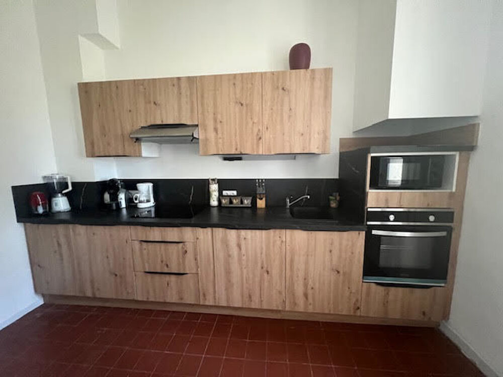 Location Appartement 3 pièces meublé rénové de 77 m² proche commodités Carpentras