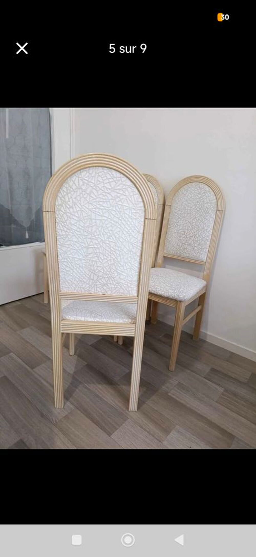 Table salle a manger et 4 chaises Meubles