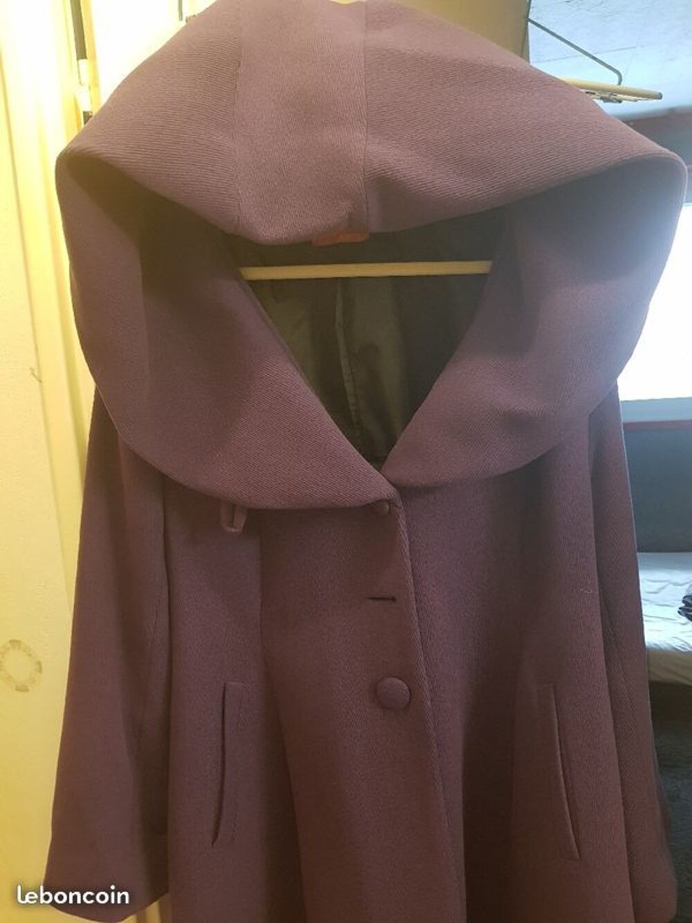 Tr&egrave;s beau manteau mauve &agrave; capuche ou pas, comme on le d&eacute;sire Vêtements
