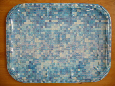 Plateau bleu clair, rectangulaire, en m�tal, � carreaux 1 Marseille 10 (13)