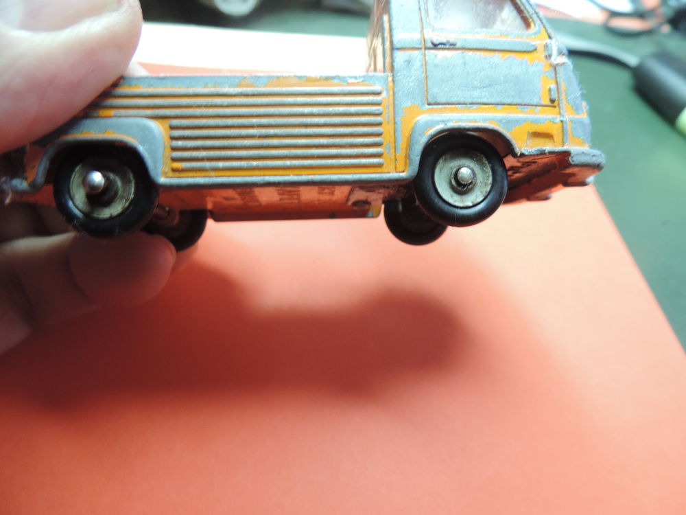 DINKY TOYS - ESTAFETTE RENAULT - Echelle : 1/43 &egrave;me. 