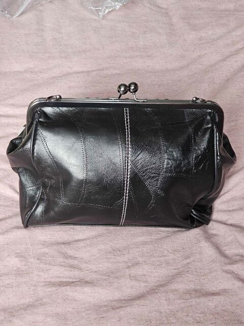 sac �  main noir Neuve 25 Morhange (57)