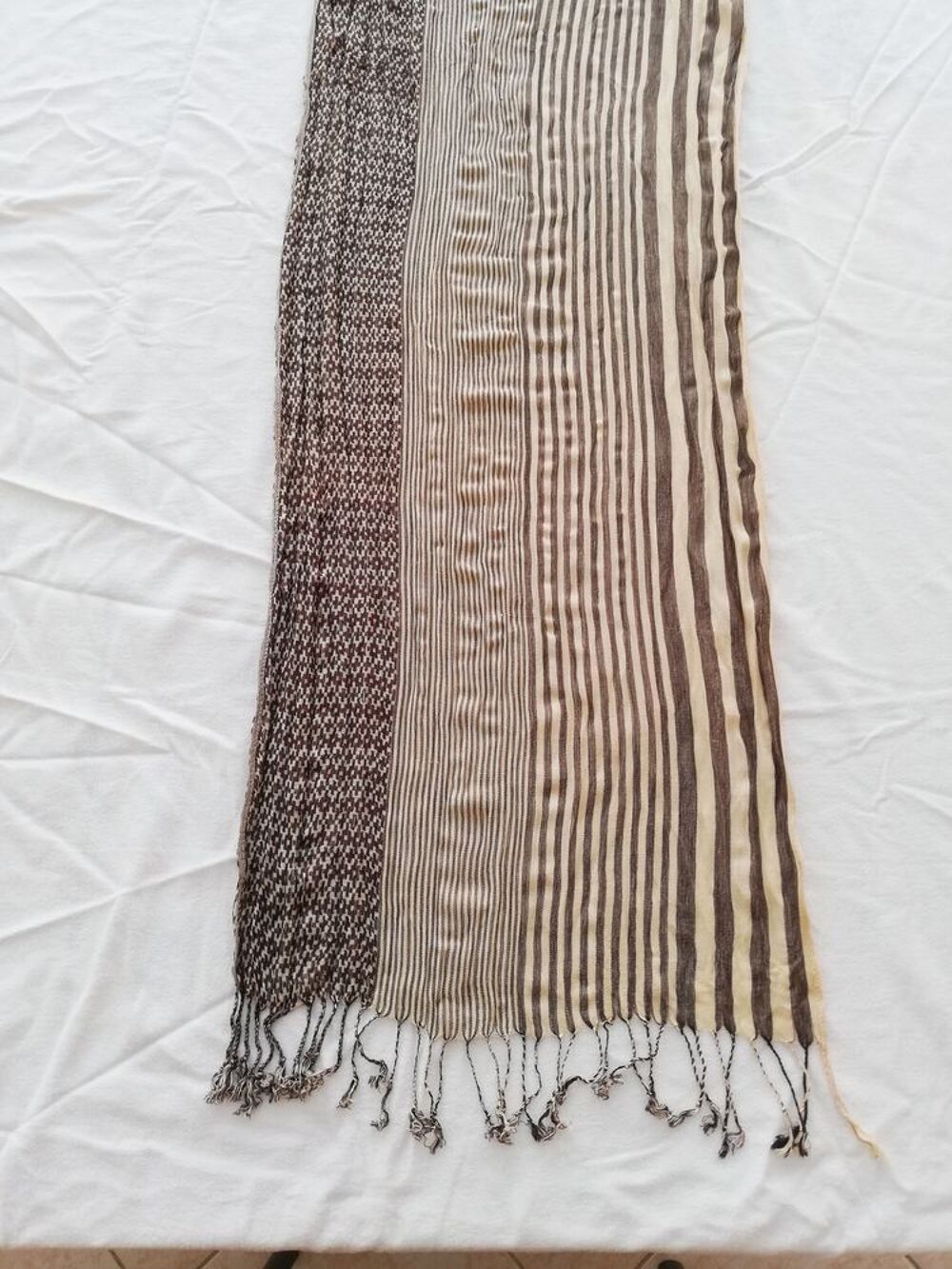 Grande &eacute;charpe indienne motif sheich beige et marron Vêtements