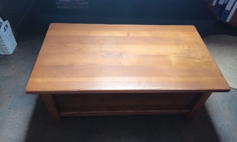 Table basse de salon. Meubles