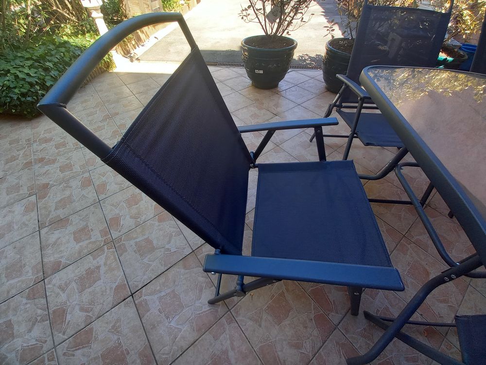 ENSEMBLE " table chaises parasol neuf Jardin