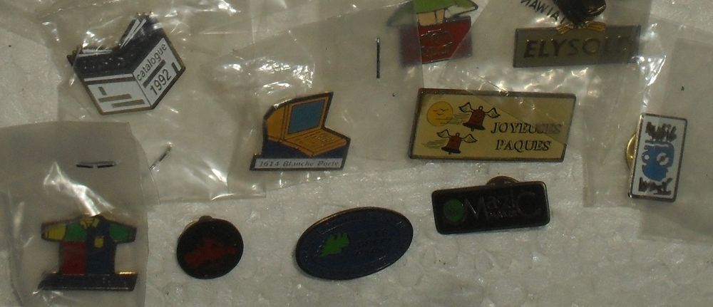 Lot de 22 pin's en excellent &eacute;tat. 