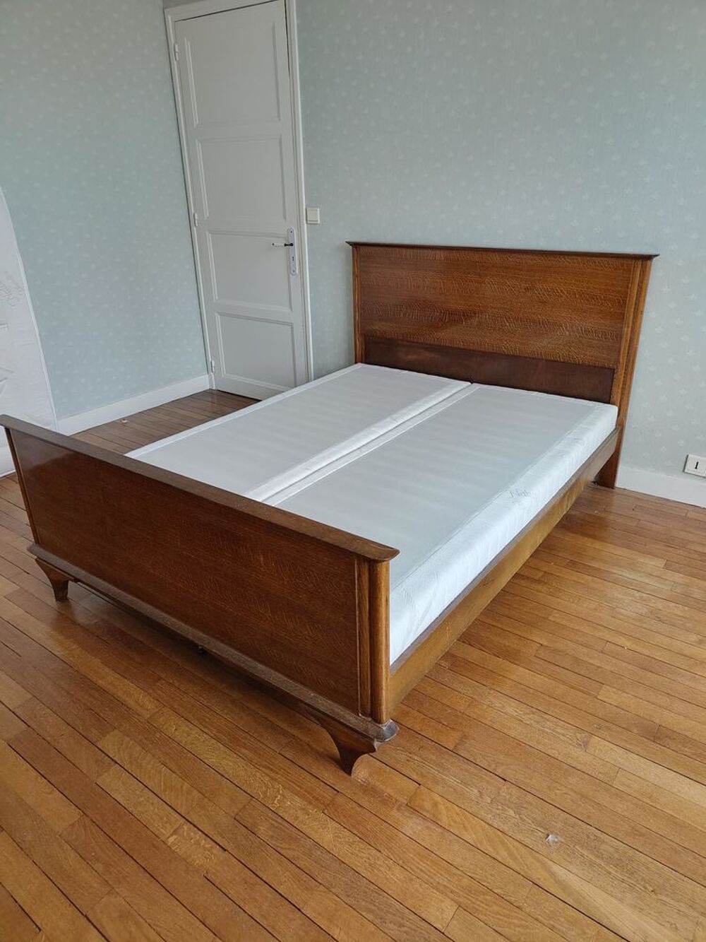 lit ancien en bois massif - Arts D&eacute;co - Avec sommier Meubles