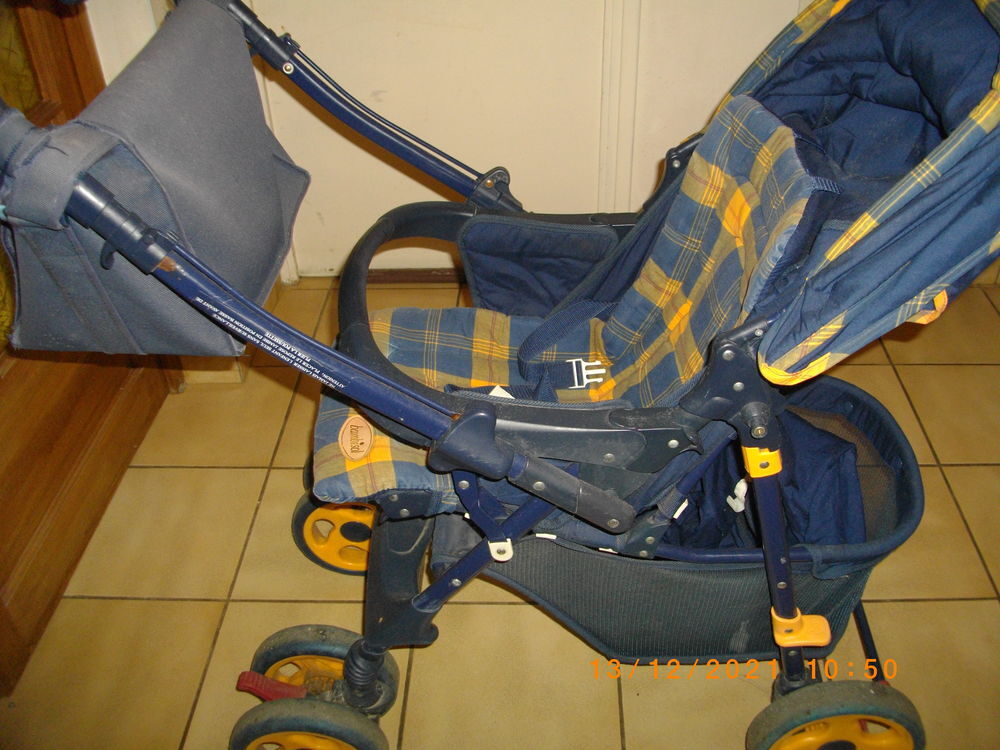 POUSSETTE BLEUE MARINE - MARQUE : BAMBISOL Puériculture