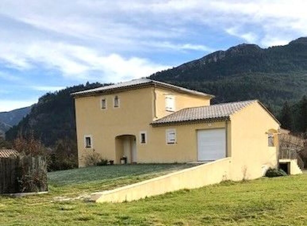 Vente Villa Villa spacieuse et lumineuse sur 2 niveaux, terrain plat piscinable Castellane