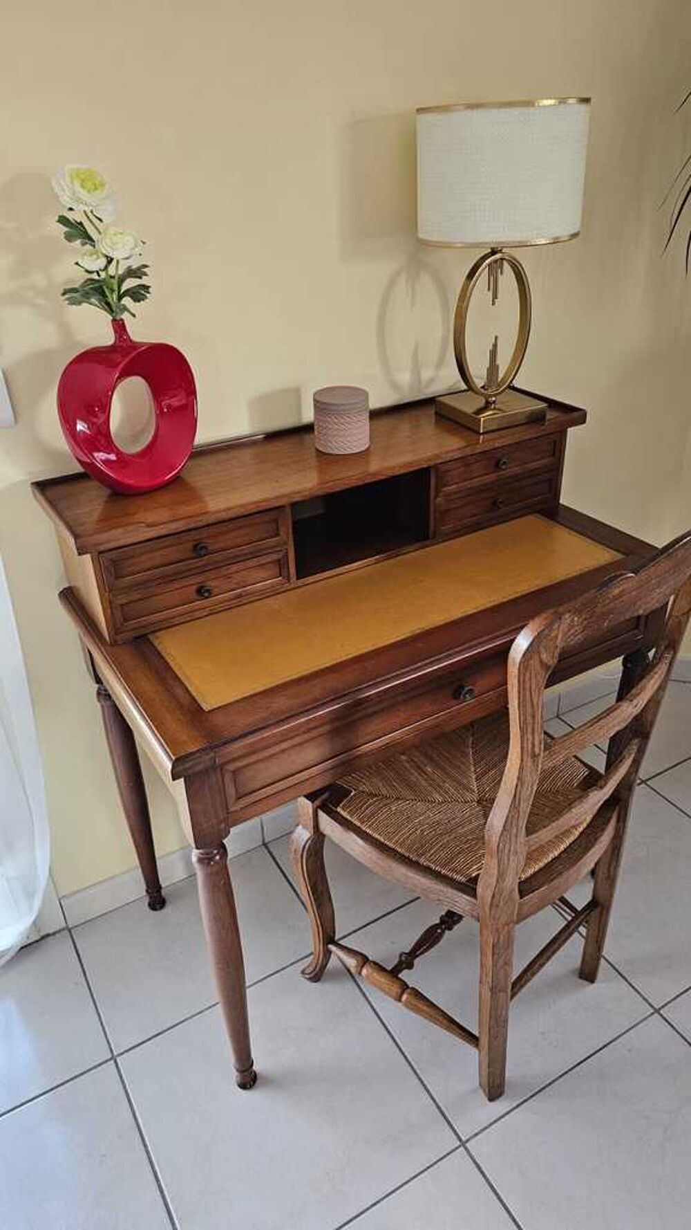 Bureau en bois avec chaise assortie Meubles
