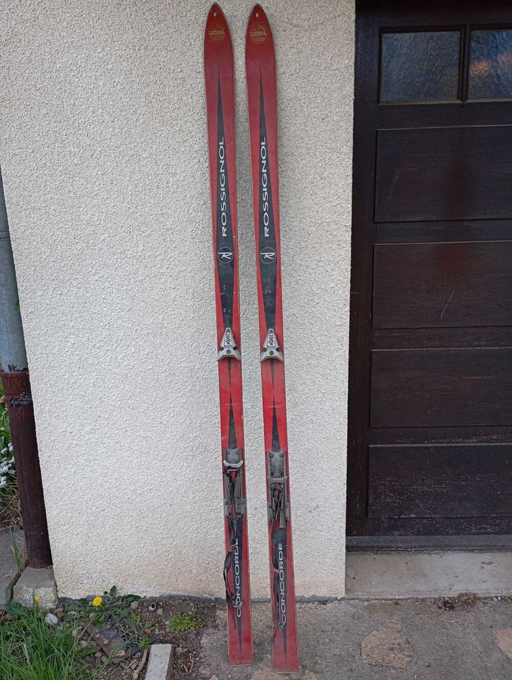 Skis vintage Rossignol Concorde €" d&eacute;co montagne / chalet 