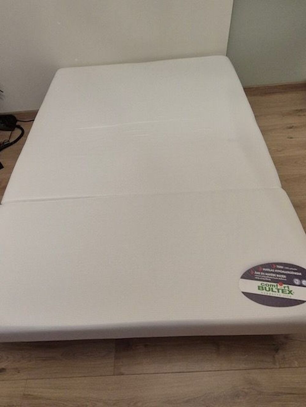 Canap&eacute; BZ 140x200 (Matelas BULTEX 35kg/m3) Tr&egrave;s bon &eacute;tat Meubles