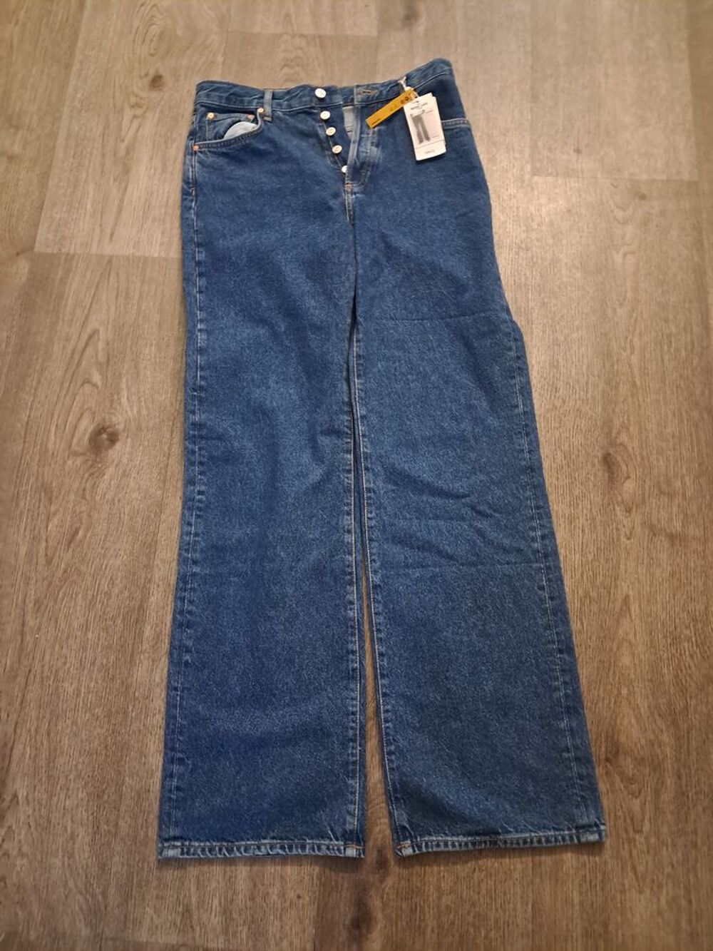 Jeans tout neuf taille 46 pour femme Vtements