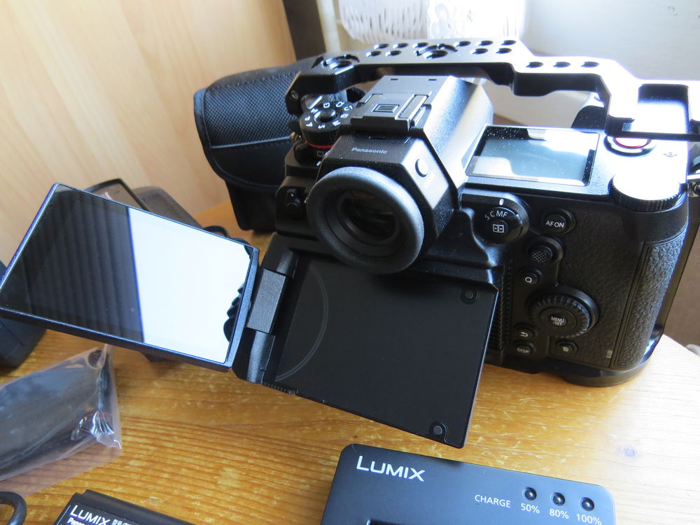 PANASONIC S1H + GRIP + KIT XLR + CAGE + 2 BATTERIES ..... Photos/Video/TV