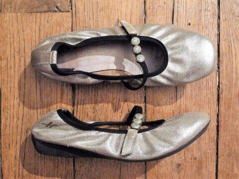 Ballerines en Cuir Argenté et Noir- Pointure 36- Hirica 25 Paris 15 (75)